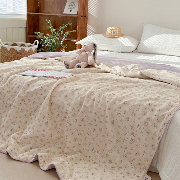 91家纺网 家纺一手货源 找家纺 大彩家居 2026新款全棉双层纱凉感夏被 田园小憩