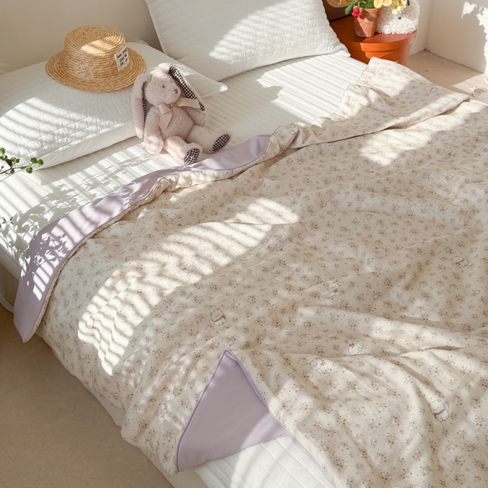 91家纺网 家纺一手货源 找家纺 大彩家居 2026新款全棉双层纱凉感夏被 田园小憩