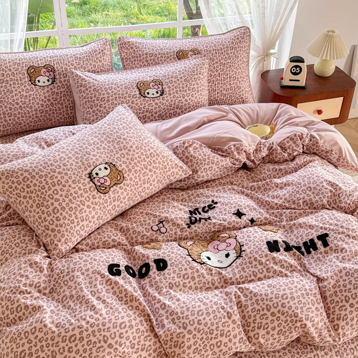 91家纺网 家纺一手货源 找家纺 恋佳居 2026新款毛巾绣古法棉单品被套被套单件 粉豹甜猫