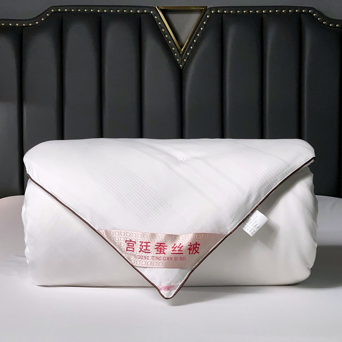 91家纺网 家纺一手货源 找家纺 禹祥家纺 2026新款全棉蚕丝被被子被芯冬被子母被提花蚕丝被 被子被芯 轻轻语录白色