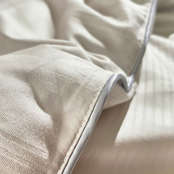 91家纺网 家纺一手货源 找家纺 禹祥家纺 2026新款全棉蚕丝被被子被芯冬被子母被提花蚕丝被 被子被芯 轻轻语录灰色