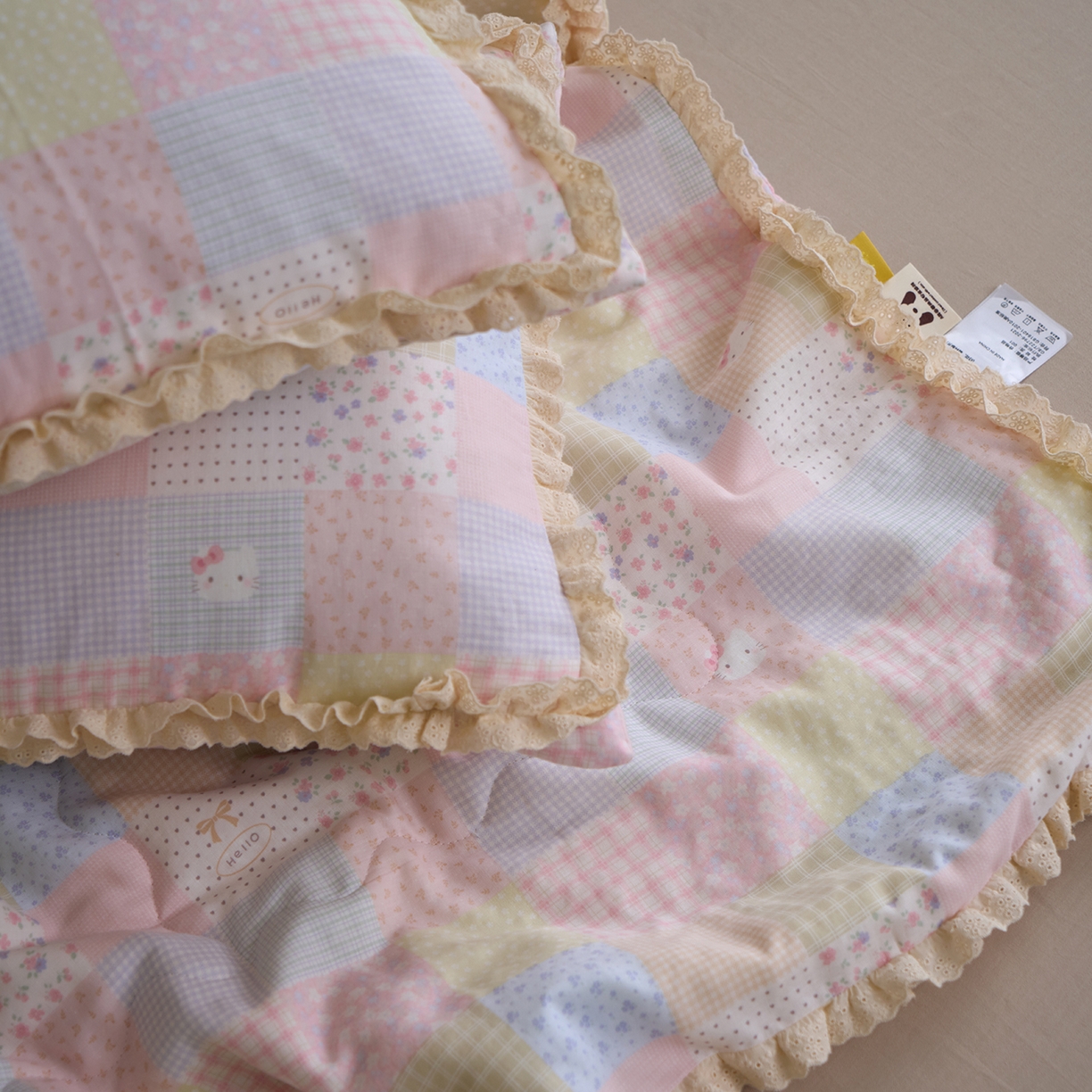 91家纺网 家纺一手货源 找家纺 洋铭区（原狠狠爱） 2026新款双层纱皱皱花边夏被夏凉被空调被三件套 粉猫格