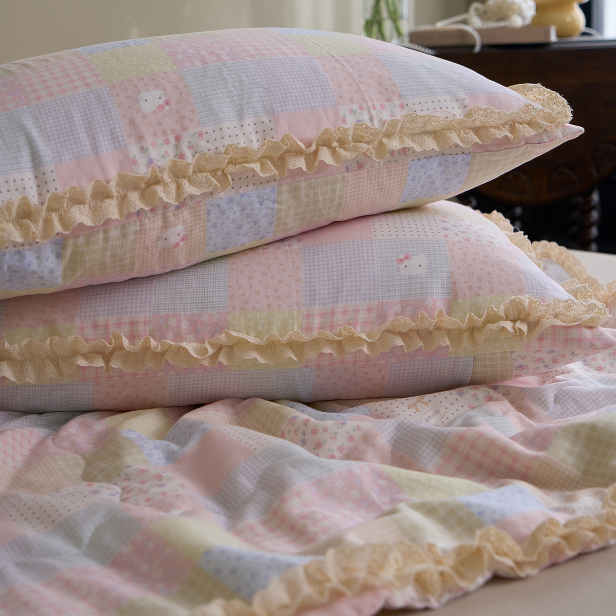 91家纺网 家纺一手货源 找家纺 洋铭区（原狠狠爱） 2026新款双层纱皱皱花边夏被夏凉被空调被三件套 粉猫格