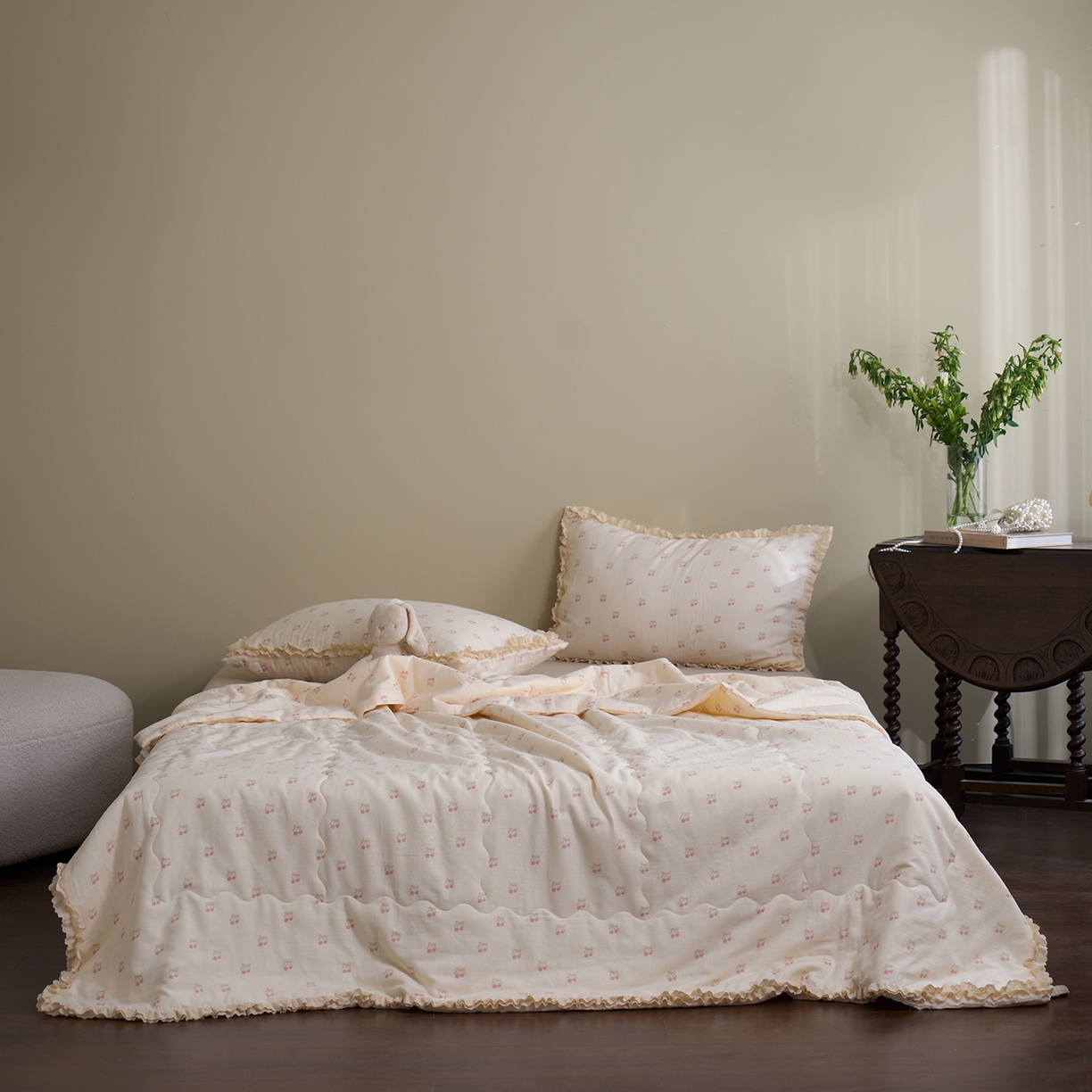 91家纺网 家纺一手货源 找家纺 洋铭区（原狠狠爱） 2026新款双层纱皱皱花边夏被夏凉被空调被三件套 果子红红