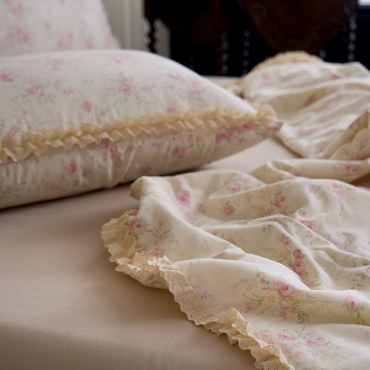 91家纺网 家纺一手货源 找家纺 洋铭区（原狠狠爱） 2026新款双层纱皱皱花边夏被夏凉被空调被三件套 胡桃花