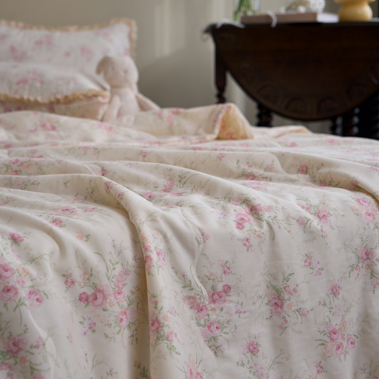 91家纺网 家纺一手货源 找家纺 洋铭区（原狠狠爱） 2026新款双层纱皱皱花边夏被夏凉被空调被三件套 胡桃花