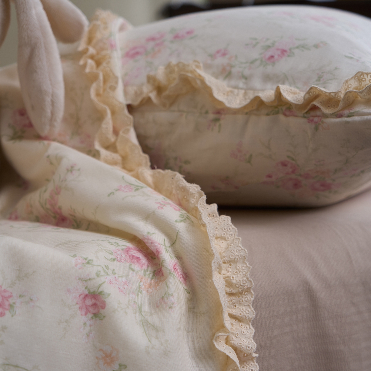 91家纺网 家纺一手货源 找家纺 洋铭区（原狠狠爱） 2026新款双层纱皱皱花边夏被夏凉被空调被三件套 胡桃花