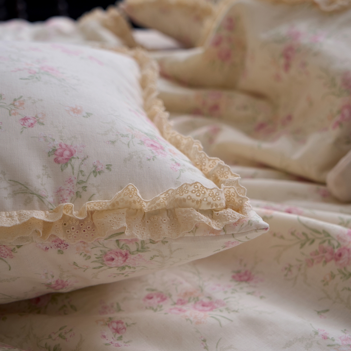 91家纺网 家纺一手货源 找家纺 洋铭区（原狠狠爱） 2026新款双层纱皱皱花边夏被夏凉被空调被三件套 胡桃花