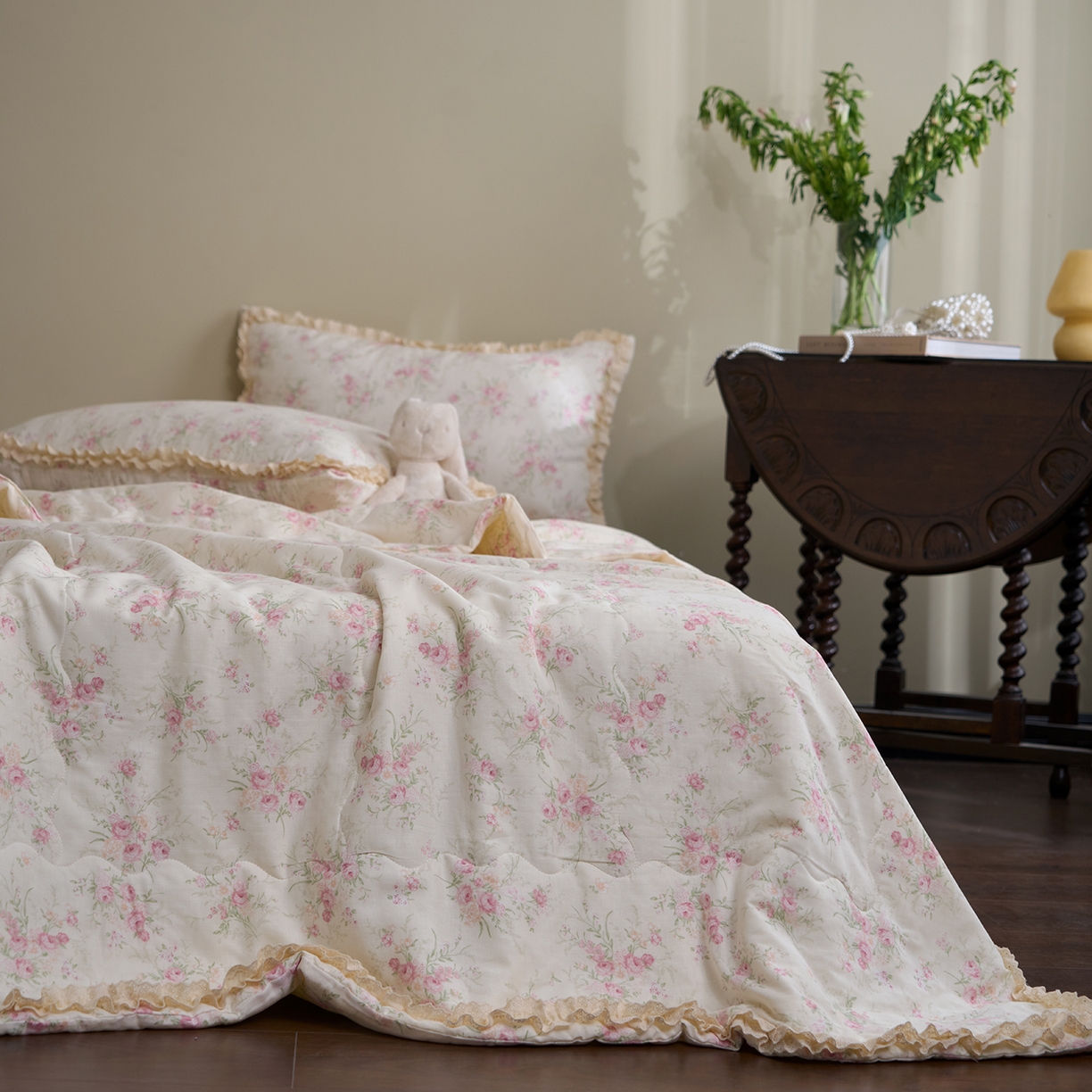 91家纺网 家纺一手货源 找家纺 洋铭区（原狠狠爱） 2026新款双层纱皱皱花边夏被夏凉被空调被三件套 胡桃花