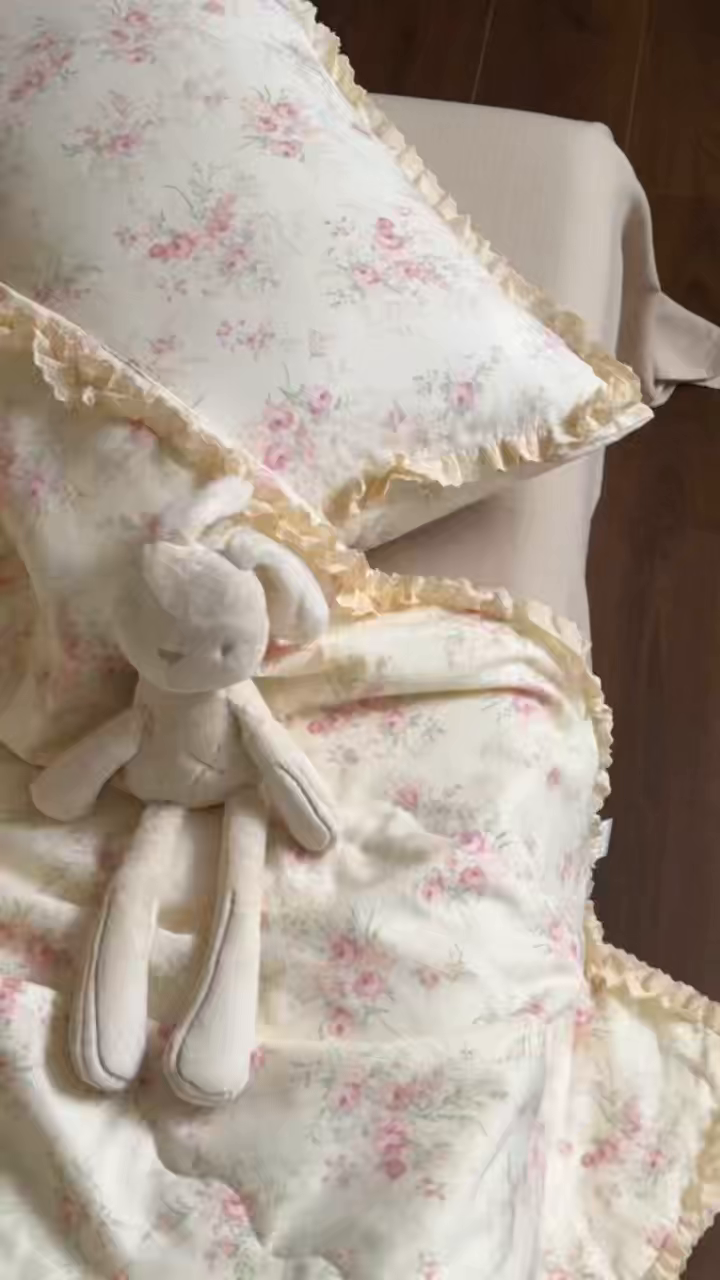 91家纺网 家纺一手货源 找家纺 洋铭区（原狠狠爱） 2026新款双层纱皱皱花边夏被夏凉被空调被三件套 胡桃花