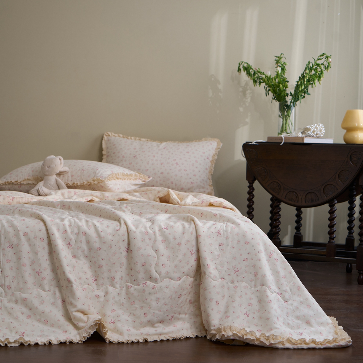 91家纺网 家纺一手货源 找家纺 洋铭区（原狠狠爱） 2026新款双层纱皱皱花边夏被夏凉被空调被三件套 花语情怀