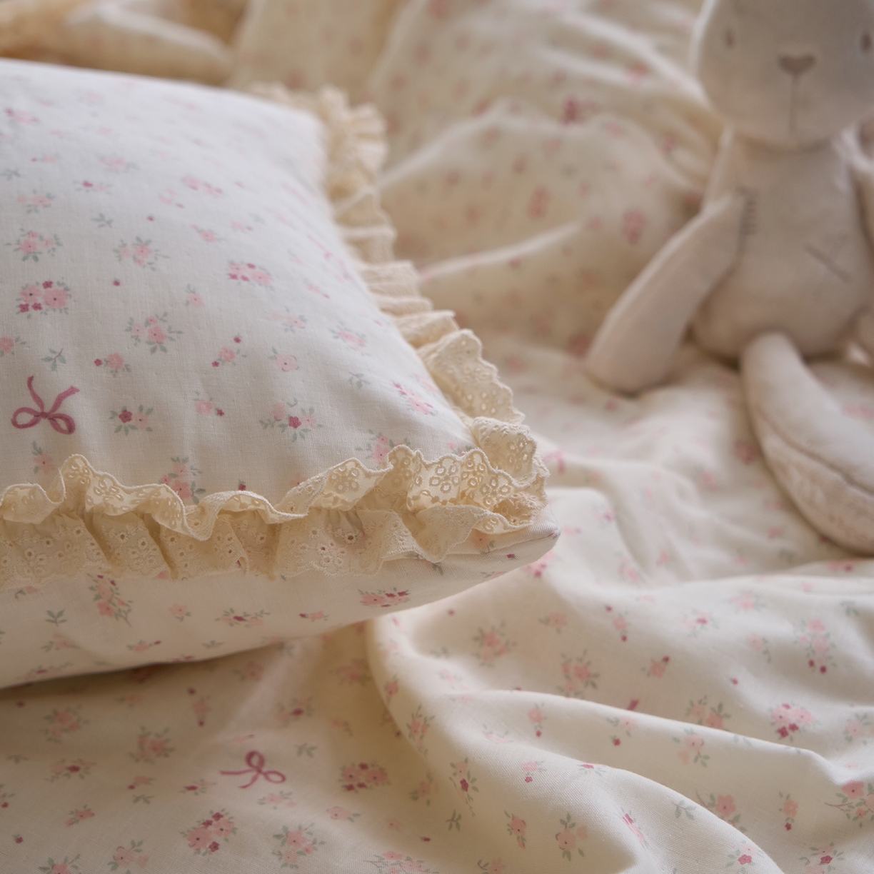 91家纺网 家纺一手货源 找家纺 洋铭区（原狠狠爱） 2026新款双层纱皱皱花边夏被夏凉被空调被三件套 花语情怀