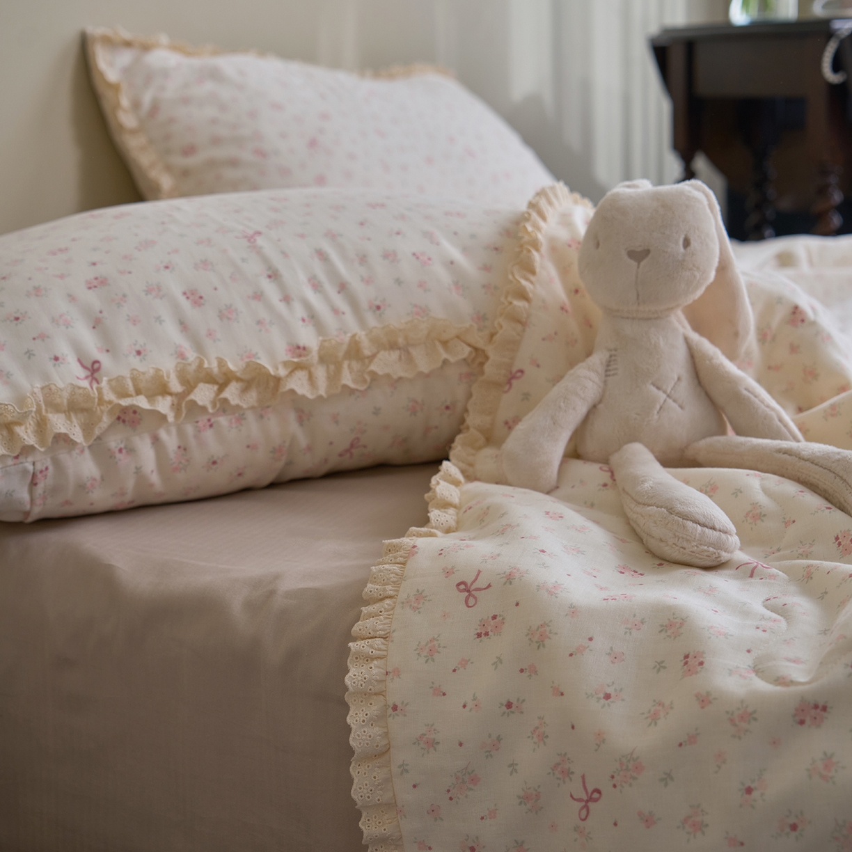 91家纺网 家纺一手货源 找家纺 洋铭区（原狠狠爱） 2026新款双层纱皱皱花边夏被夏凉被空调被三件套 花语情怀