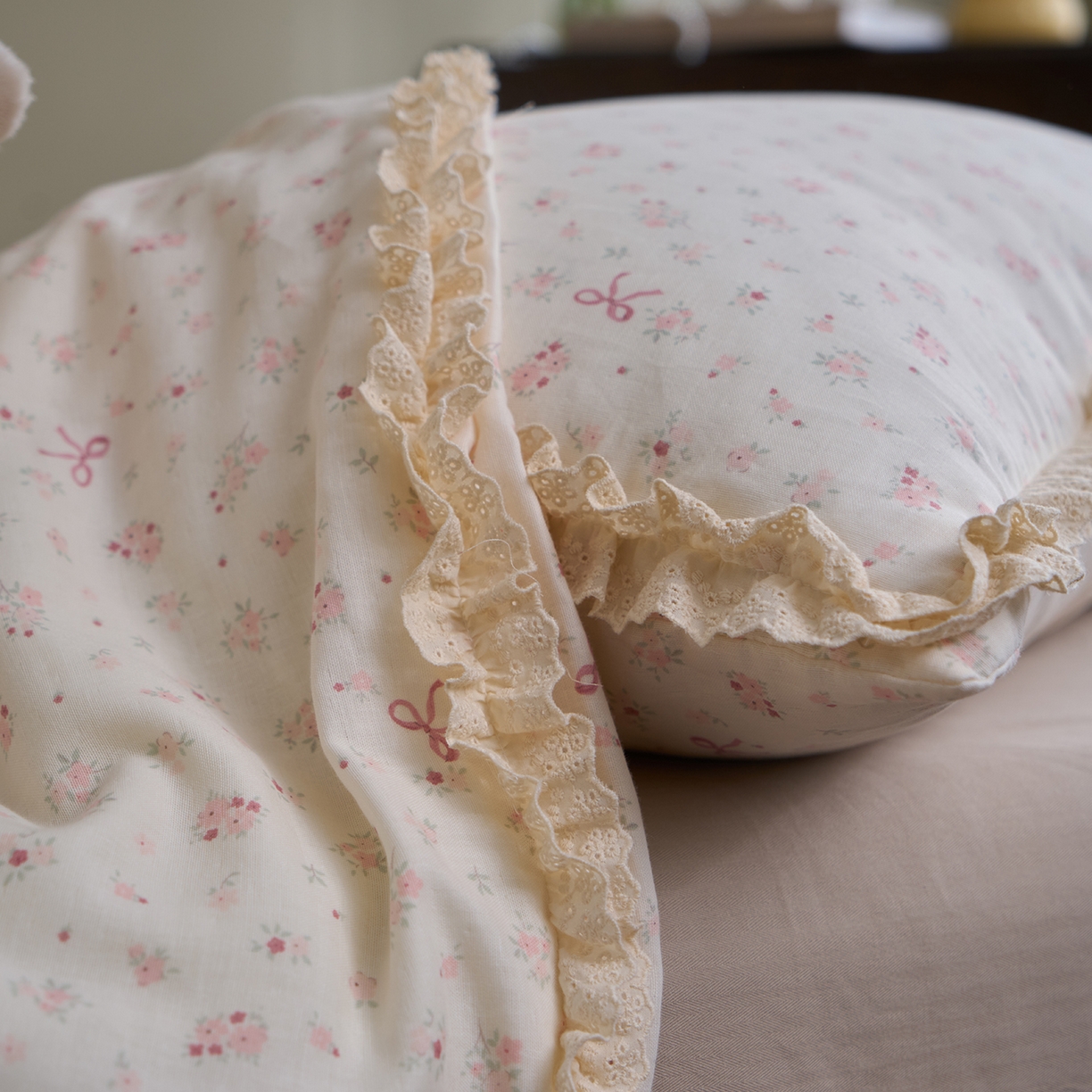 91家纺网 家纺一手货源 找家纺 洋铭区（原狠狠爱） 2026新款双层纱皱皱花边夏被夏凉被空调被三件套 花语情怀