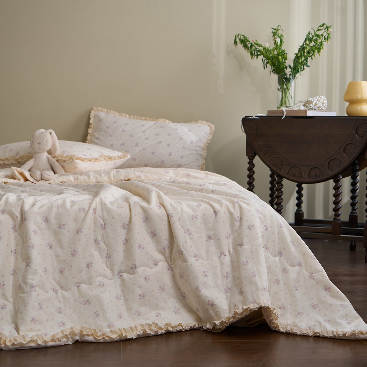 91家纺网 家纺一手货源 找家纺 洋铭区（原狠狠爱） 2026新款双层纱皱皱花边夏被夏凉被空调被三件套 酱紫花