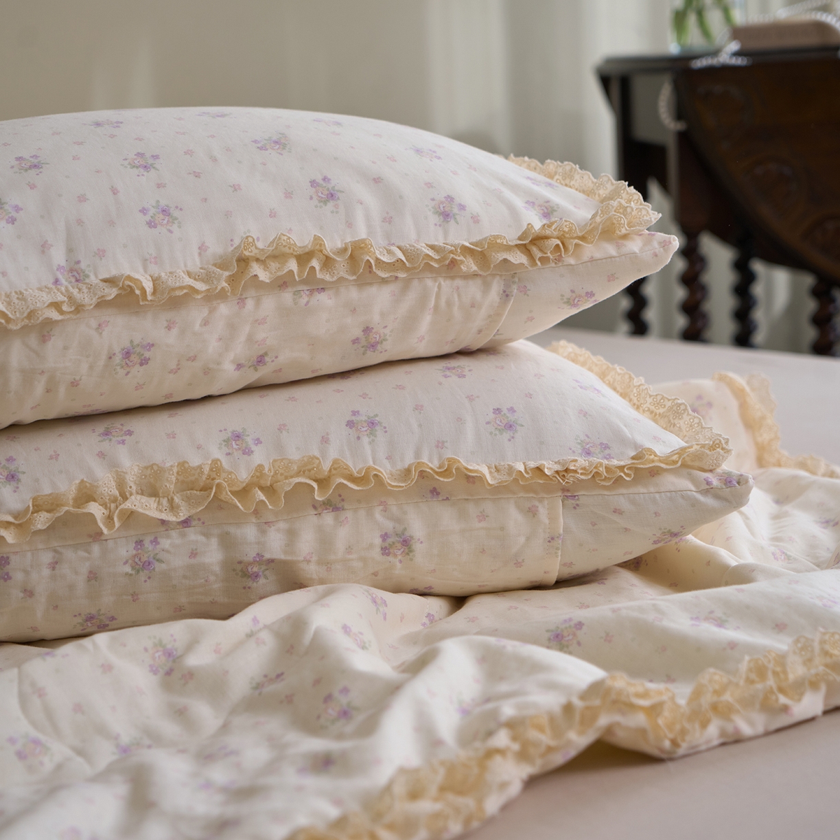 91家纺网 家纺一手货源 找家纺 洋铭区（原狠狠爱） 2026新款双层纱皱皱花边夏被夏凉被空调被三件套 酱紫花