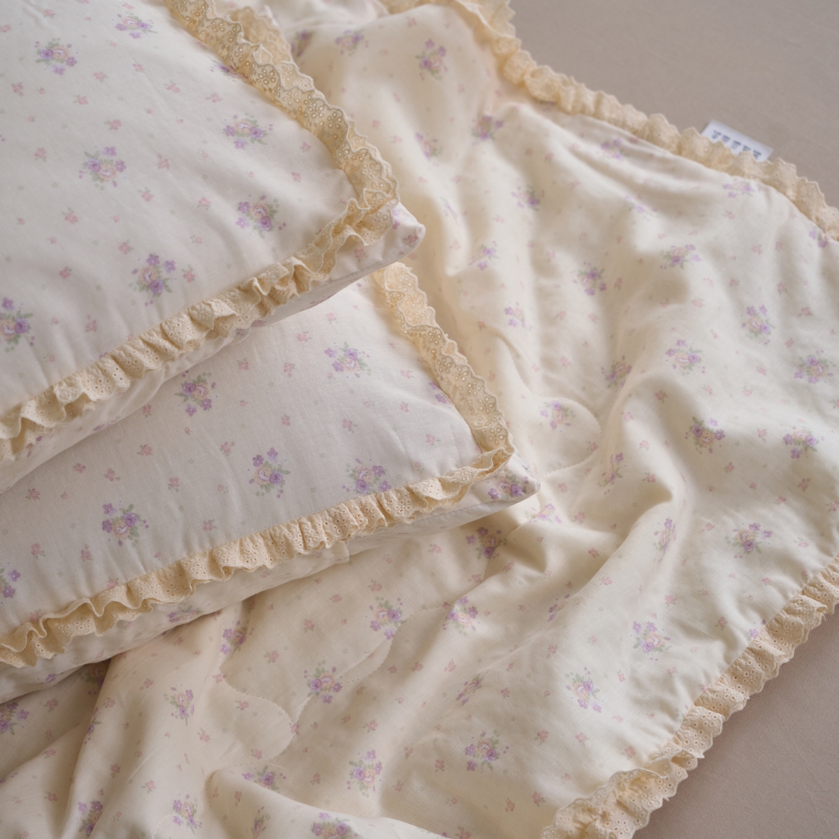 91家纺网 家纺一手货源 找家纺 洋铭区（原狠狠爱） 2026新款双层纱皱皱花边夏被夏凉被空调被三件套 酱紫花