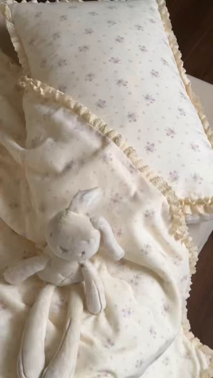 91家纺网 家纺一手货源 找家纺 洋铭区（原狠狠爱） 2026新款双层纱皱皱花边夏被夏凉被空调被三件套 酱紫花