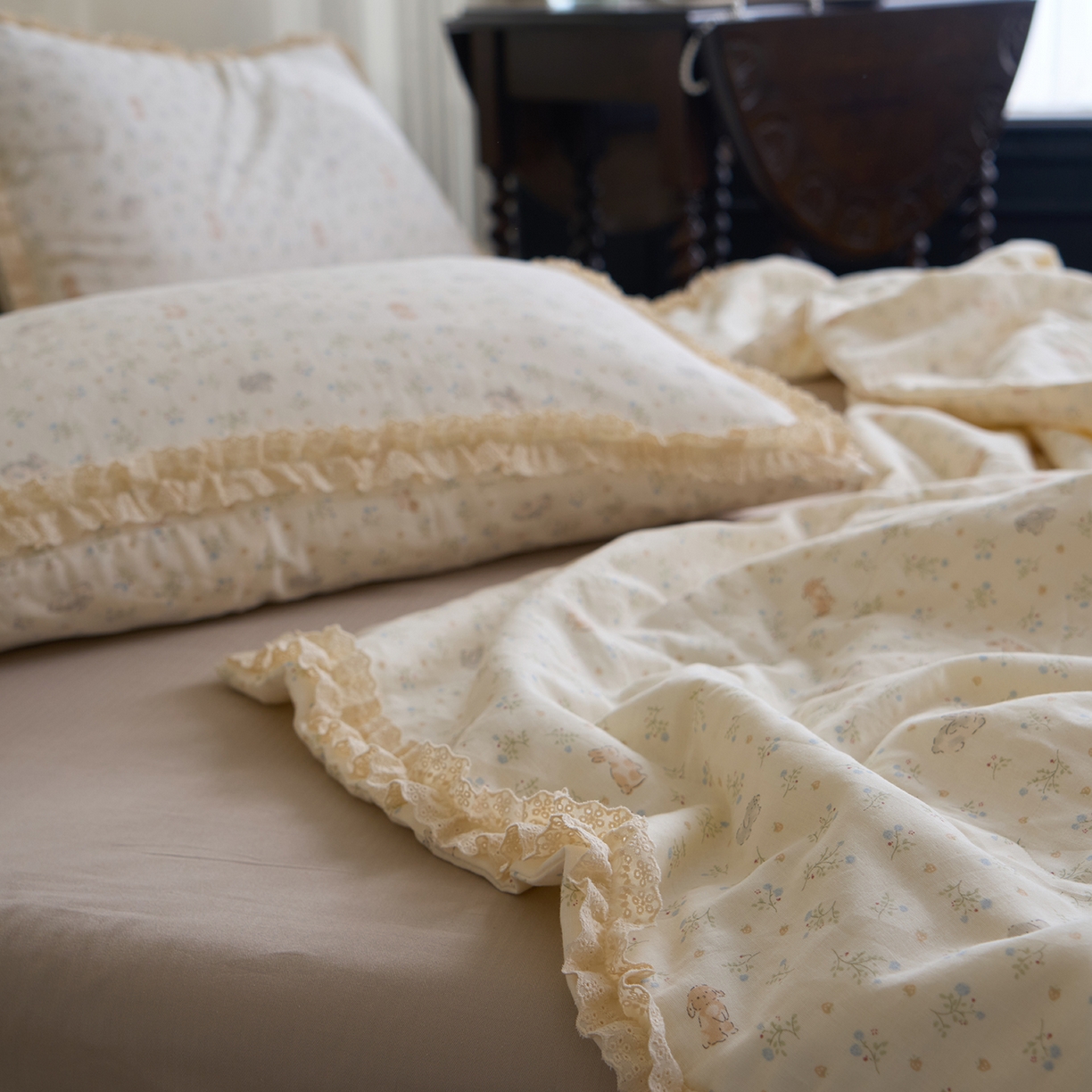 91家纺网 家纺一手货源 找家纺 洋铭区（原狠狠爱） 2026新款双层纱皱皱花边夏被夏凉被空调被三件套 麦穗小兔