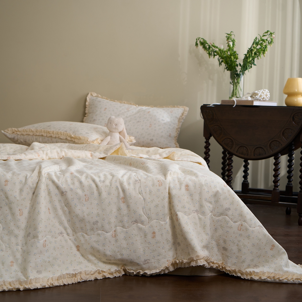 91家纺网 家纺一手货源 找家纺 洋铭区（原狠狠爱） 2026新款双层纱皱皱花边夏被夏凉被空调被三件套 麦穗小兔