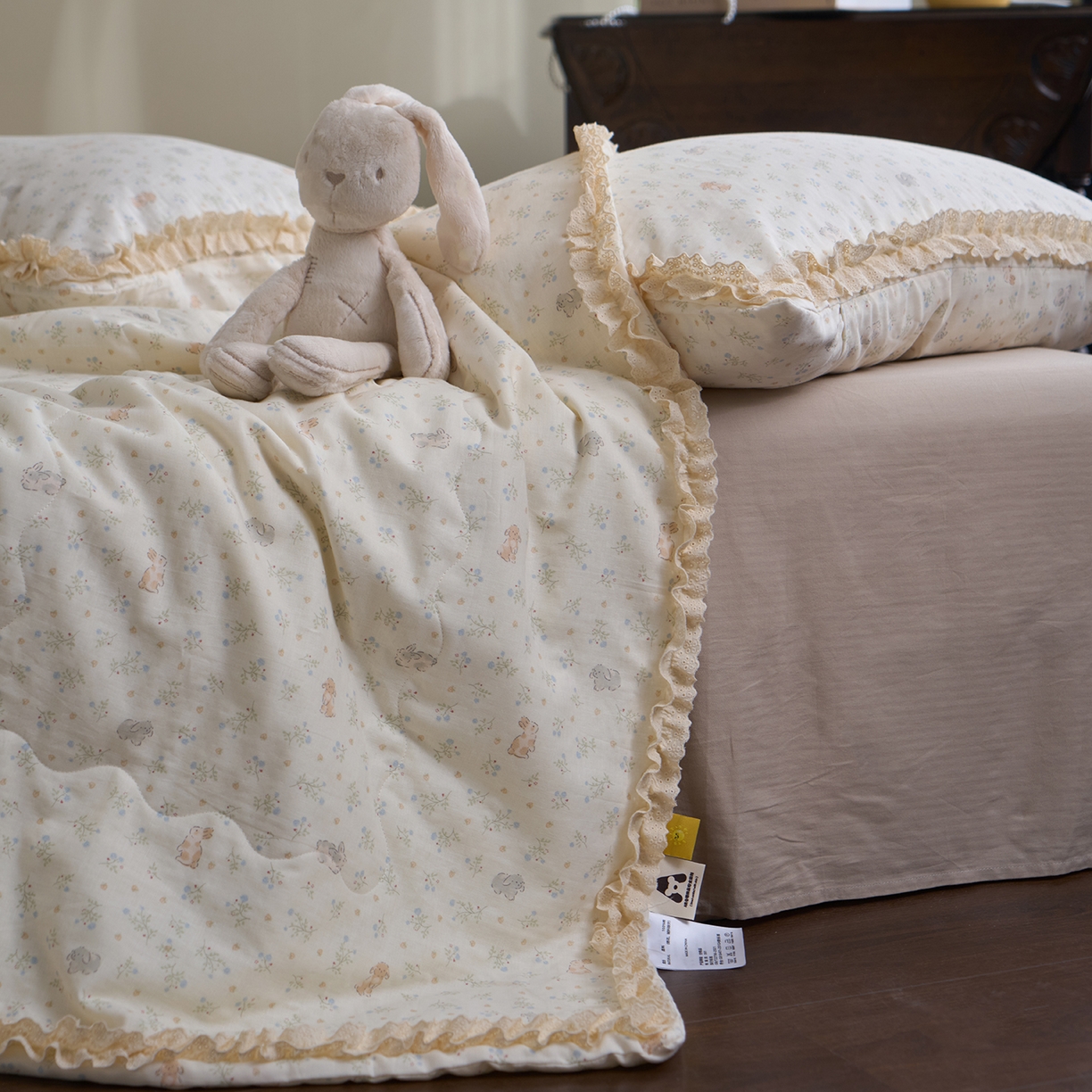 91家纺网 家纺一手货源 找家纺 洋铭区（原狠狠爱） 2026新款双层纱皱皱花边夏被夏凉被空调被三件套 麦穗小兔