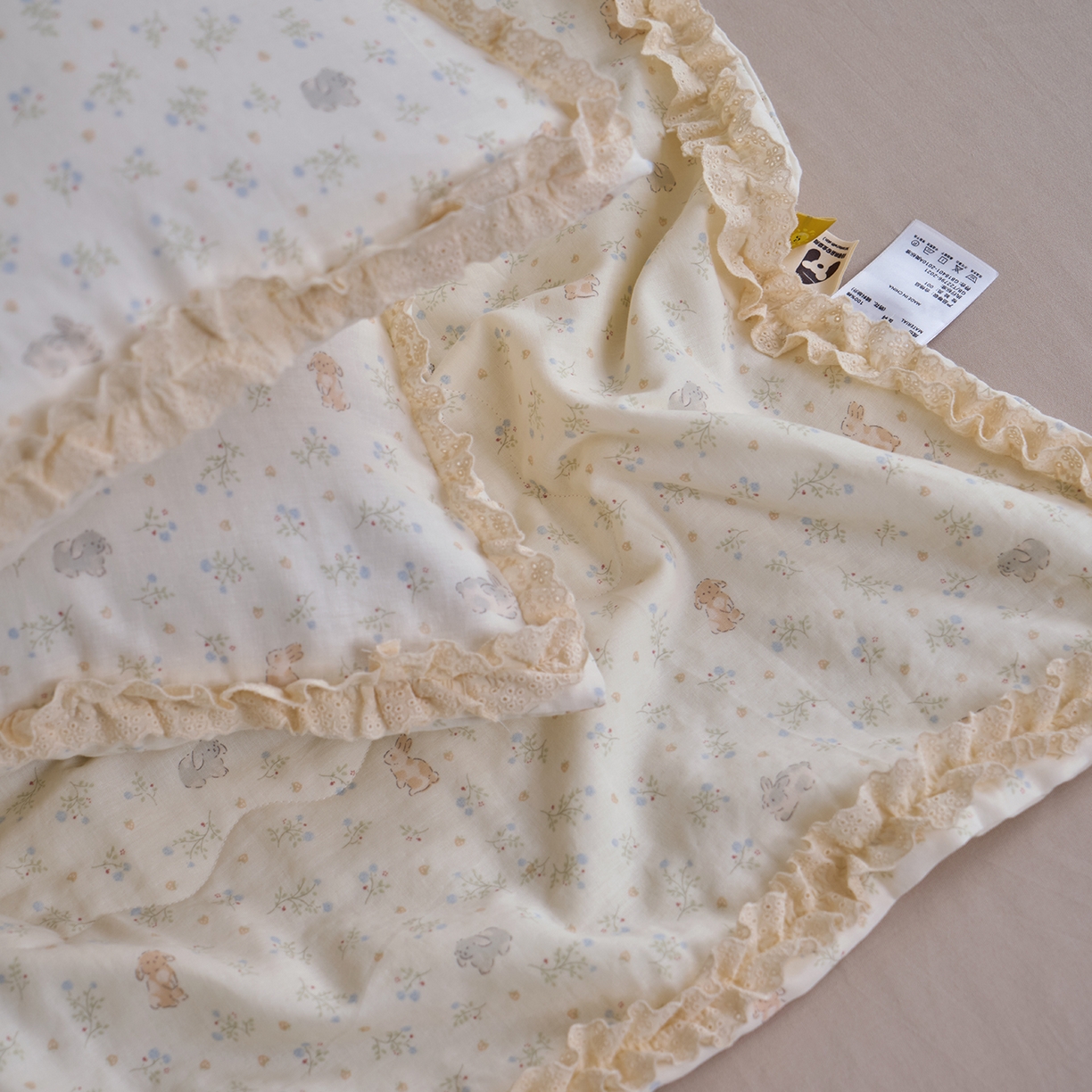 91家纺网 家纺一手货源 找家纺 洋铭区（原狠狠爱） 2026新款双层纱皱皱花边夏被夏凉被空调被三件套 麦穗小兔