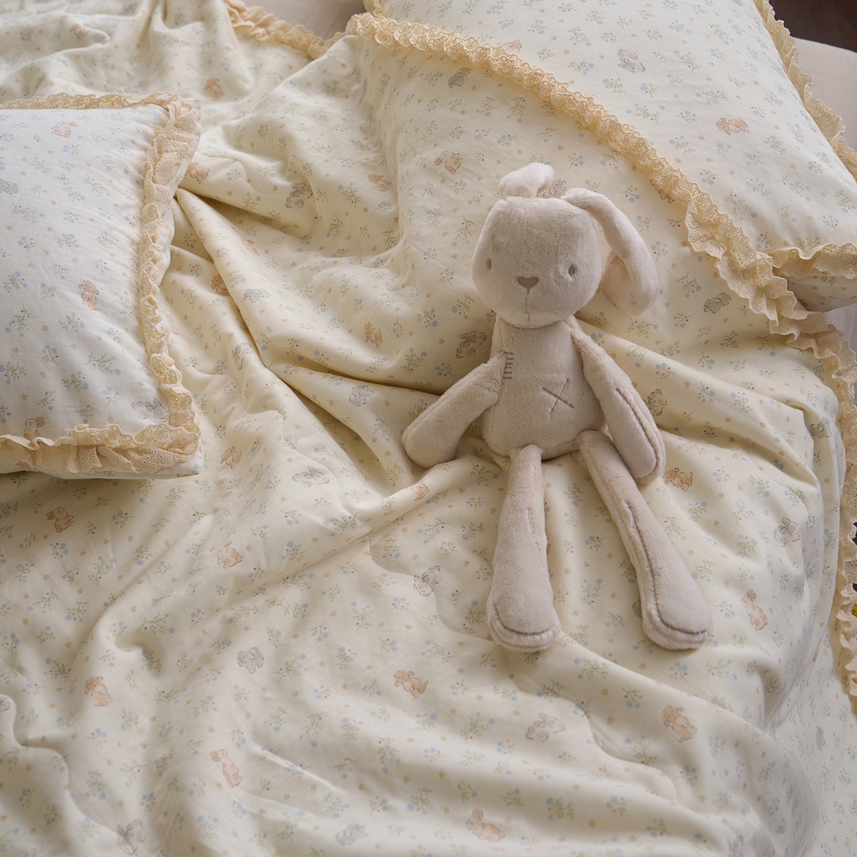 91家纺网 家纺一手货源 找家纺 洋铭区（原狠狠爱） 2026新款双层纱皱皱花边夏被夏凉被空调被三件套 麦穗小兔