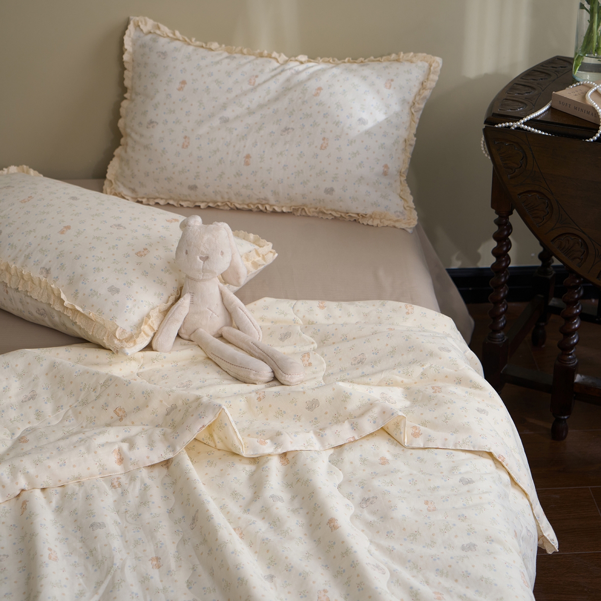 91家纺网 家纺一手货源 找家纺 洋铭区（原狠狠爱） 2026新款双层纱皱皱花边夏被夏凉被空调被三件套 麦穗小兔