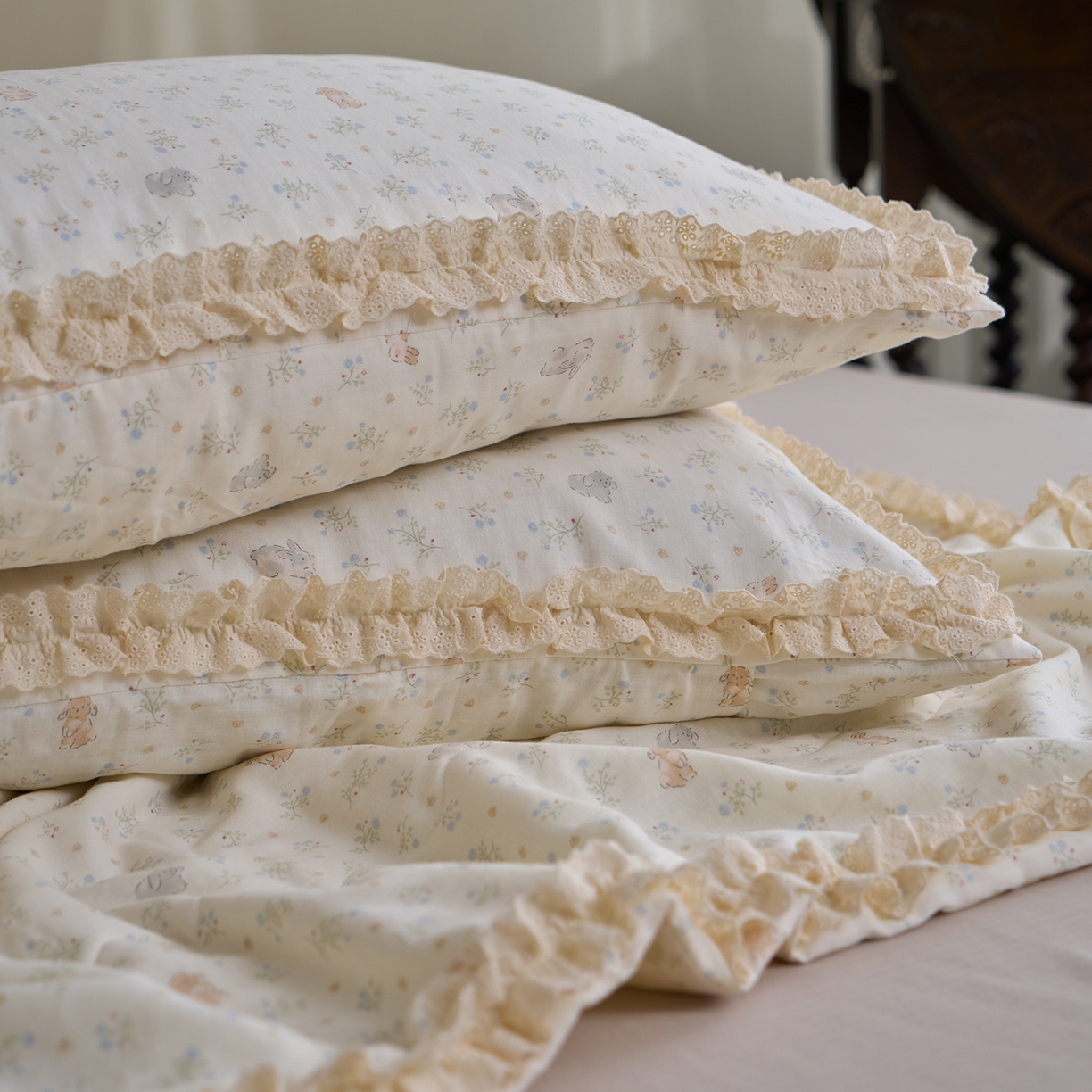 91家纺网 家纺一手货源 找家纺 洋铭区（原狠狠爱） 2026新款双层纱皱皱花边夏被夏凉被空调被三件套 麦穗小兔