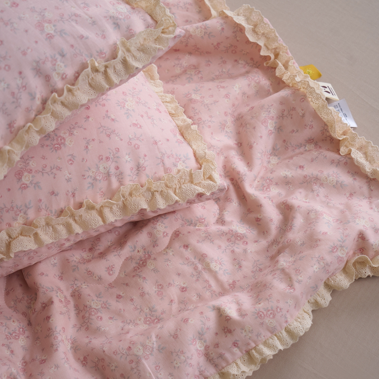 91家纺网 家纺一手货源 找家纺 洋铭区（原狠狠爱） 2026新款双层纱皱皱花边夏被夏凉被空调被三件套 秋田粉花