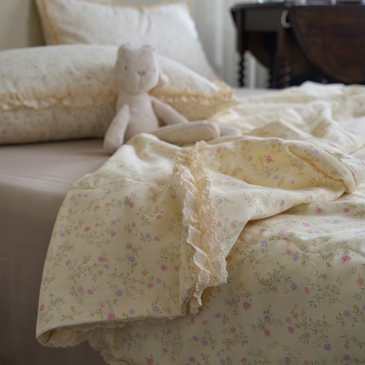 91家纺网 家纺一手货源 找家纺 洋铭区（原狠狠爱） 2026新款双层纱皱皱花边夏被夏凉被空调被三件套 唯美小花