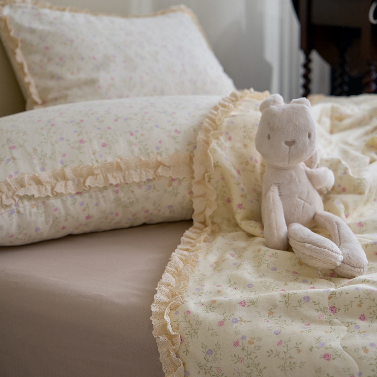 91家纺网 家纺一手货源 找家纺 洋铭区（原狠狠爱） 2026新款双层纱皱皱花边夏被夏凉被空调被三件套 唯美小花