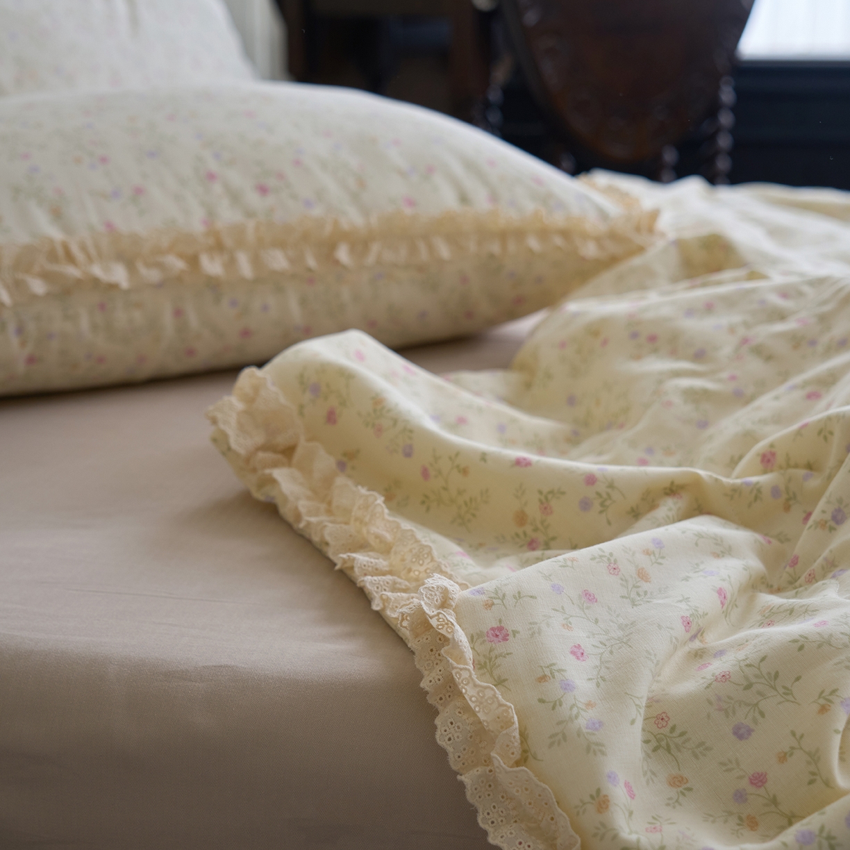 91家纺网 家纺一手货源 找家纺 洋铭区（原狠狠爱） 2026新款双层纱皱皱花边夏被夏凉被空调被三件套 唯美小花