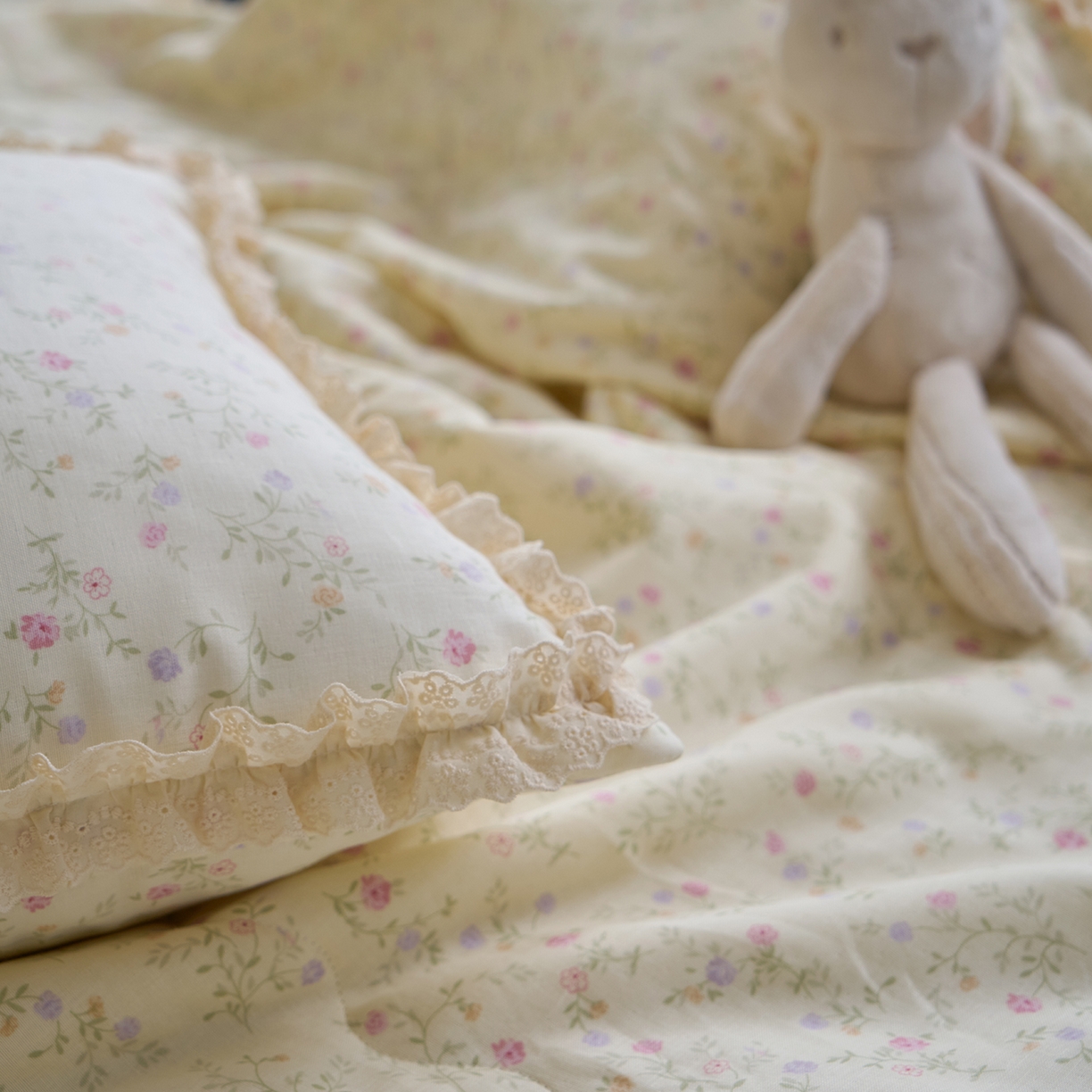 91家纺网 家纺一手货源 找家纺 洋铭区（原狠狠爱） 2026新款双层纱皱皱花边夏被夏凉被空调被三件套 唯美小花