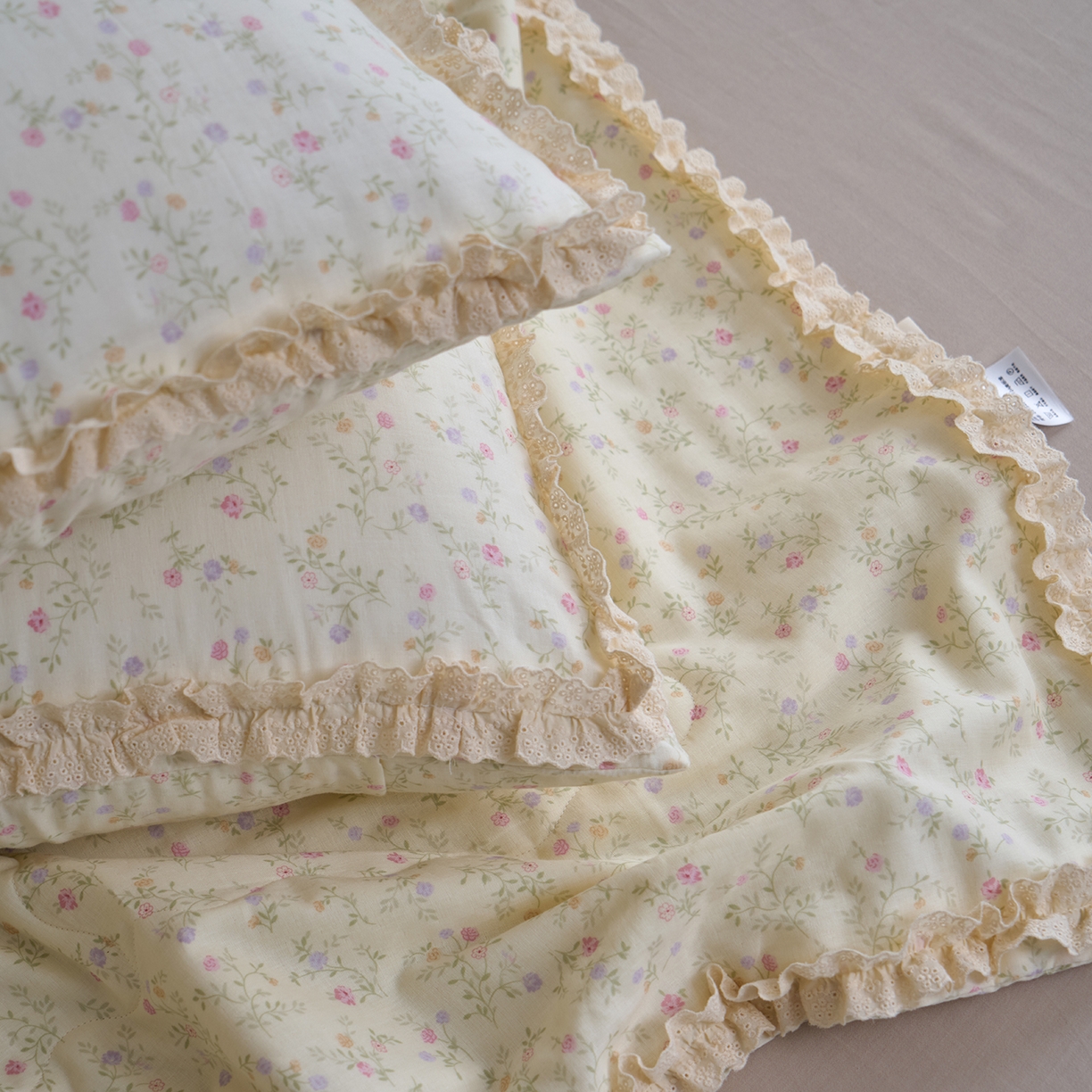 91家纺网 家纺一手货源 找家纺 洋铭区（原狠狠爱） 2026新款双层纱皱皱花边夏被夏凉被空调被三件套 唯美小花