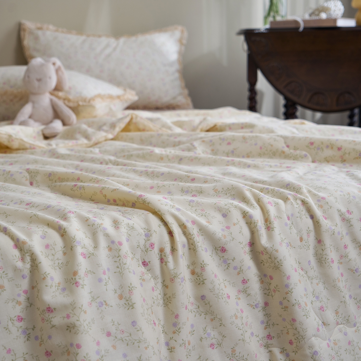 91家纺网 家纺一手货源 找家纺 洋铭区（原狠狠爱） 2026新款双层纱皱皱花边夏被夏凉被空调被三件套 唯美小花