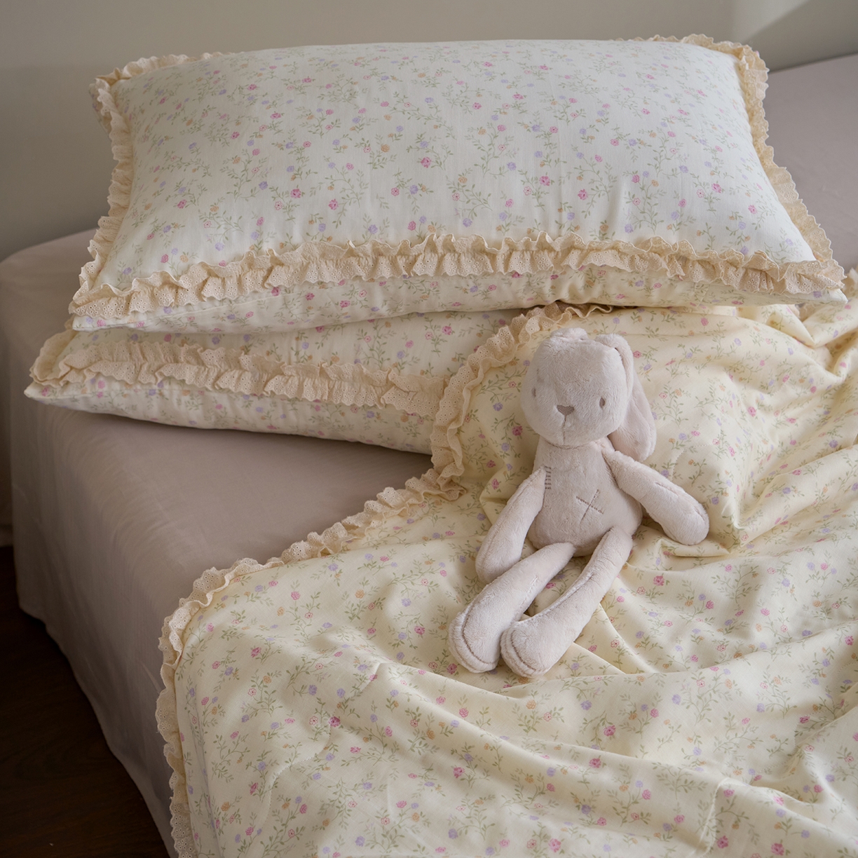 91家纺网 家纺一手货源 找家纺 洋铭区（原狠狠爱） 2026新款双层纱皱皱花边夏被夏凉被空调被三件套 唯美小花