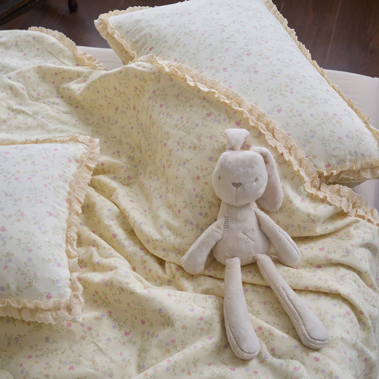 91家纺网 家纺一手货源 找家纺 洋铭区（原狠狠爱） 2026新款双层纱皱皱花边夏被夏凉被空调被三件套 唯美小花