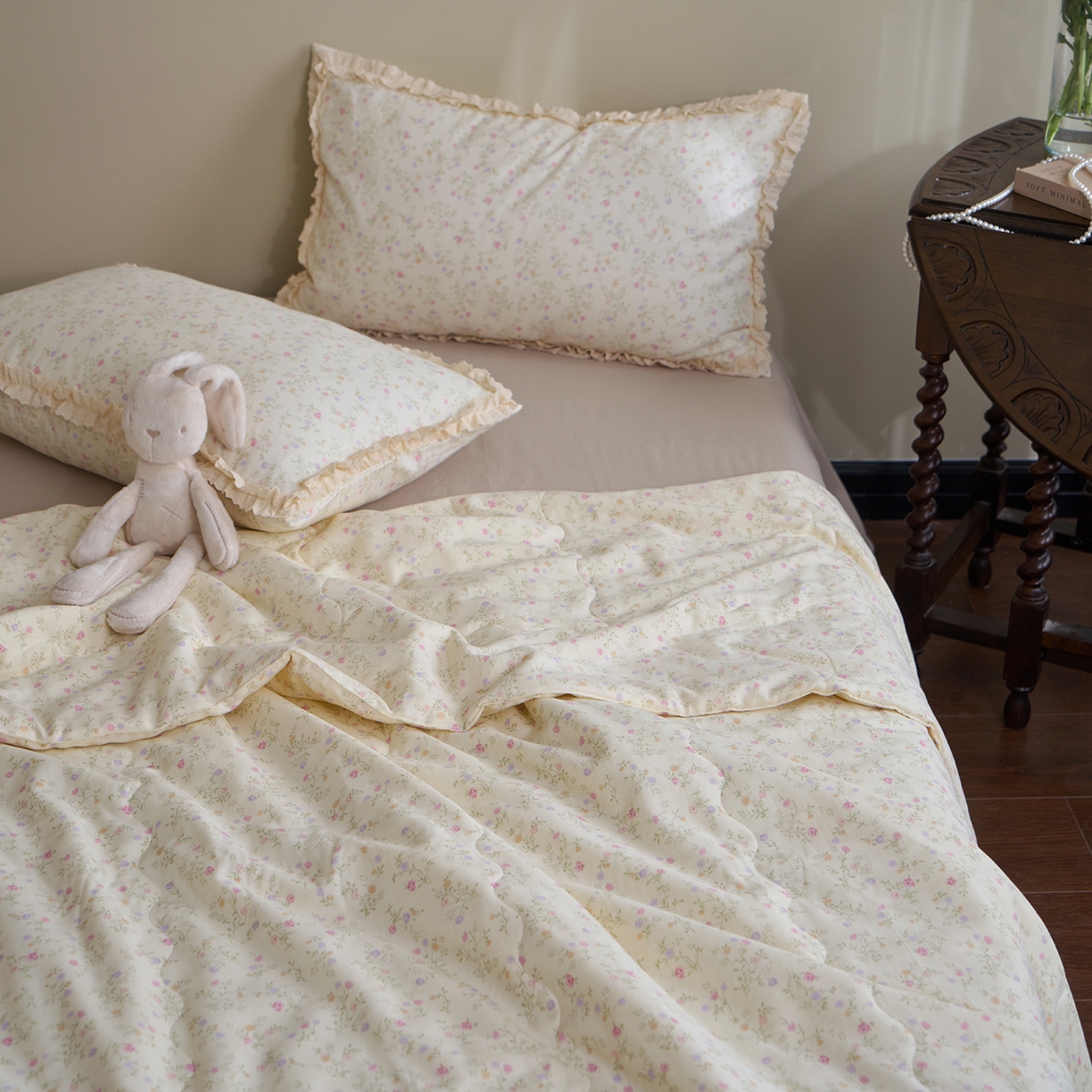 91家纺网 家纺一手货源 找家纺 洋铭区（原狠狠爱） 2026新款双层纱皱皱花边夏被夏凉被空调被三件套 唯美小花