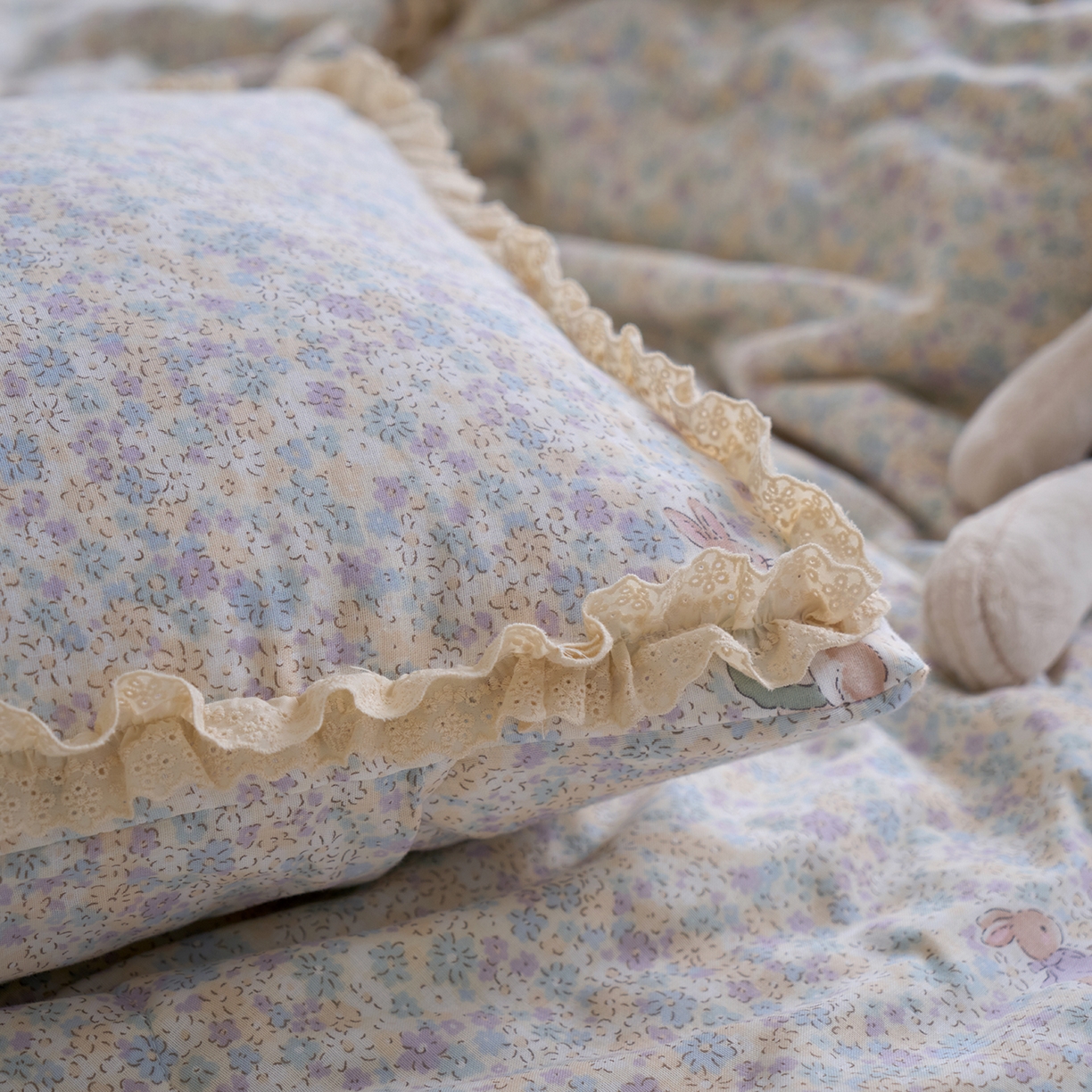 91家纺网 家纺一手货源 找家纺 洋铭区（原狠狠爱） 2026新款双层纱皱皱花边夏被夏凉被空调被三件套 香甜紫兔