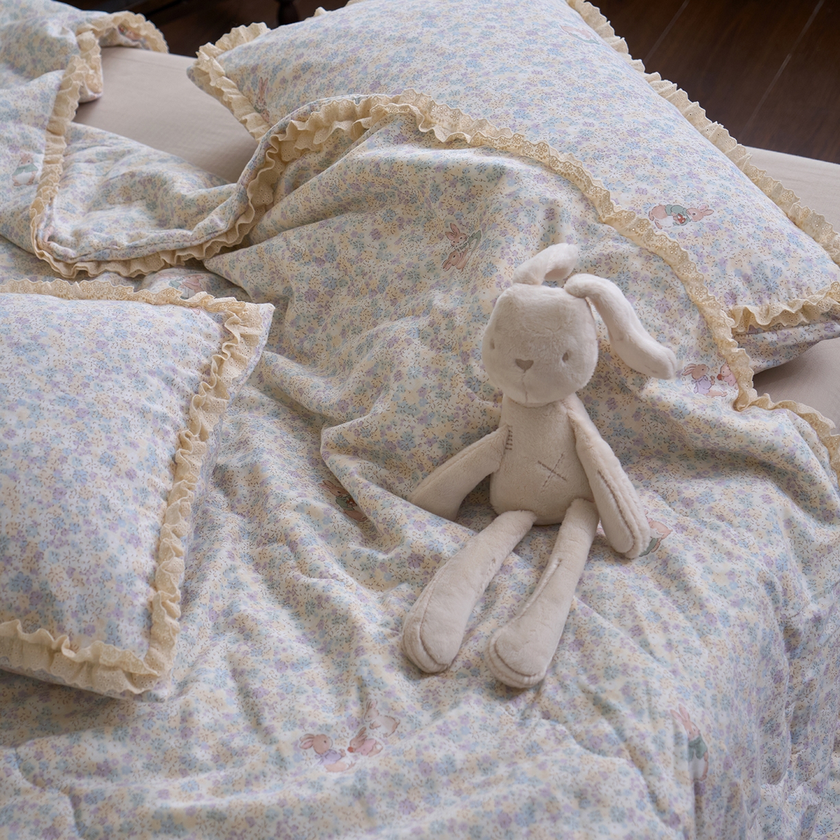 91家纺网 家纺一手货源 找家纺 洋铭区（原狠狠爱） 2026新款双层纱皱皱花边夏被夏凉被空调被三件套 香甜紫兔