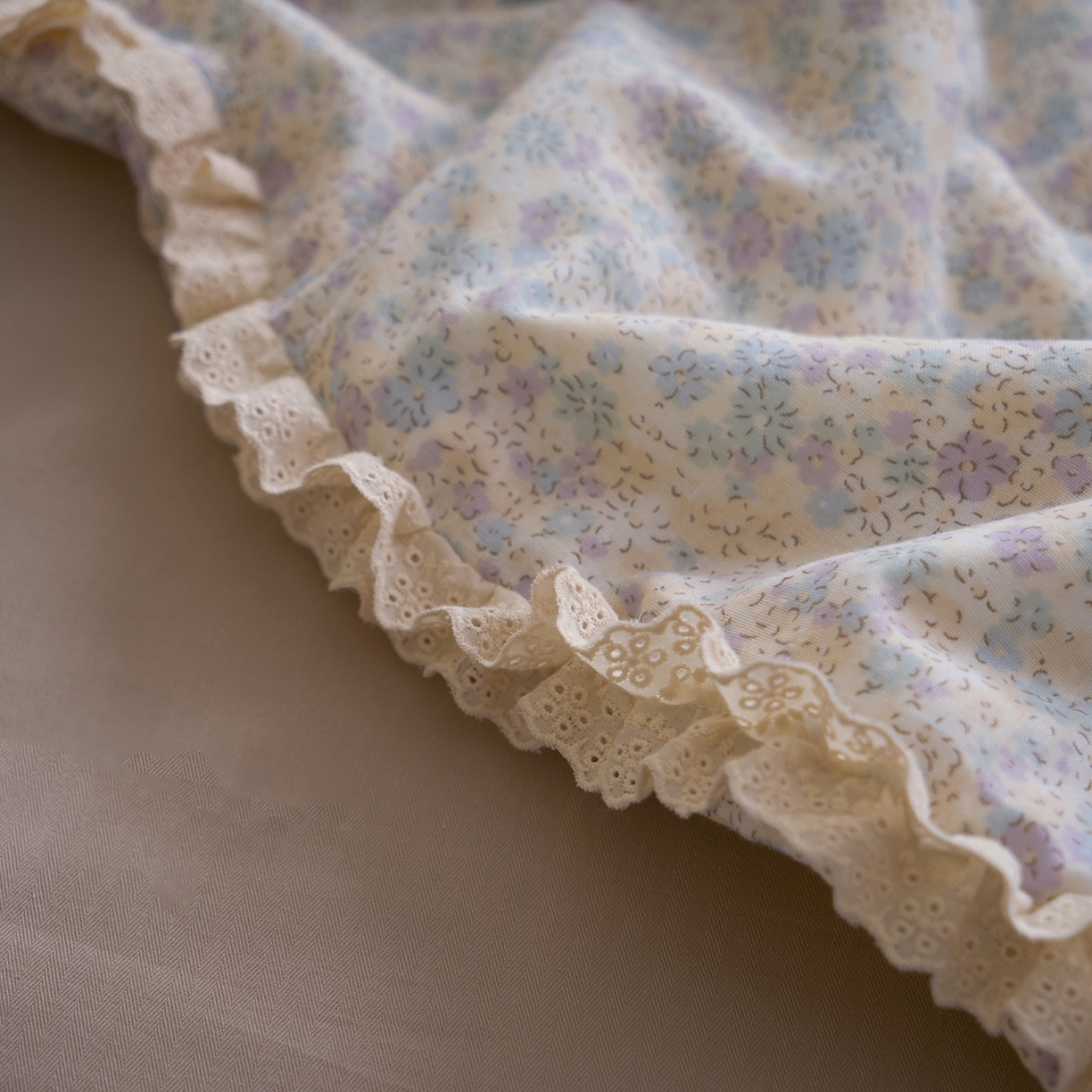 91家纺网 家纺一手货源 找家纺 洋铭区（原狠狠爱） 2026新款双层纱皱皱花边夏被夏凉被空调被三件套 香甜紫兔