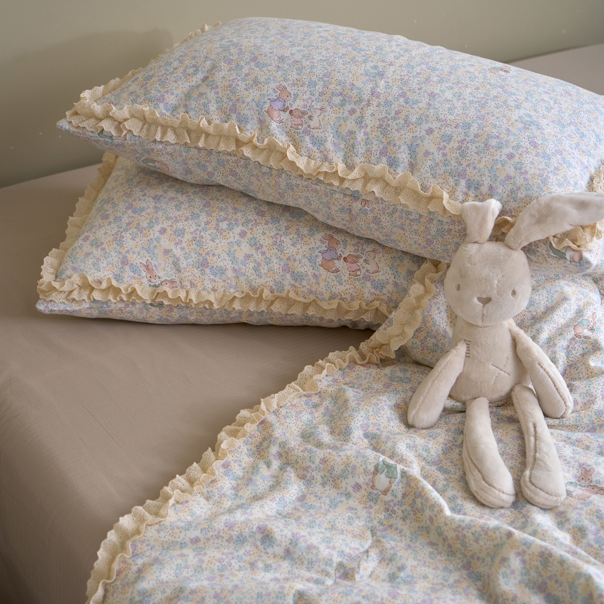 91家纺网 家纺一手货源 找家纺 洋铭区（原狠狠爱） 2026新款双层纱皱皱花边夏被夏凉被空调被三件套 香甜紫兔