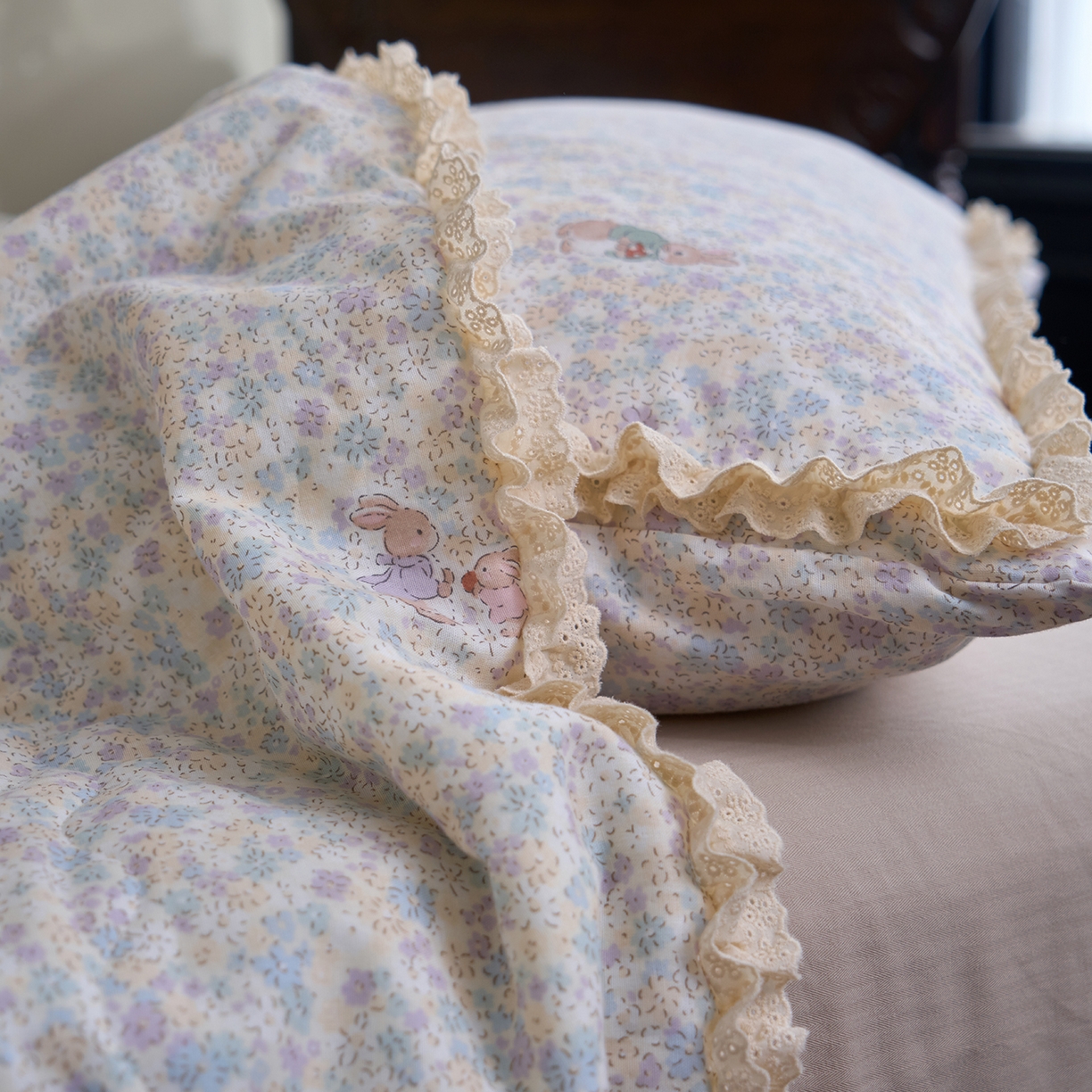 91家纺网 家纺一手货源 找家纺 洋铭区（原狠狠爱） 2026新款双层纱皱皱花边夏被夏凉被空调被三件套 香甜紫兔