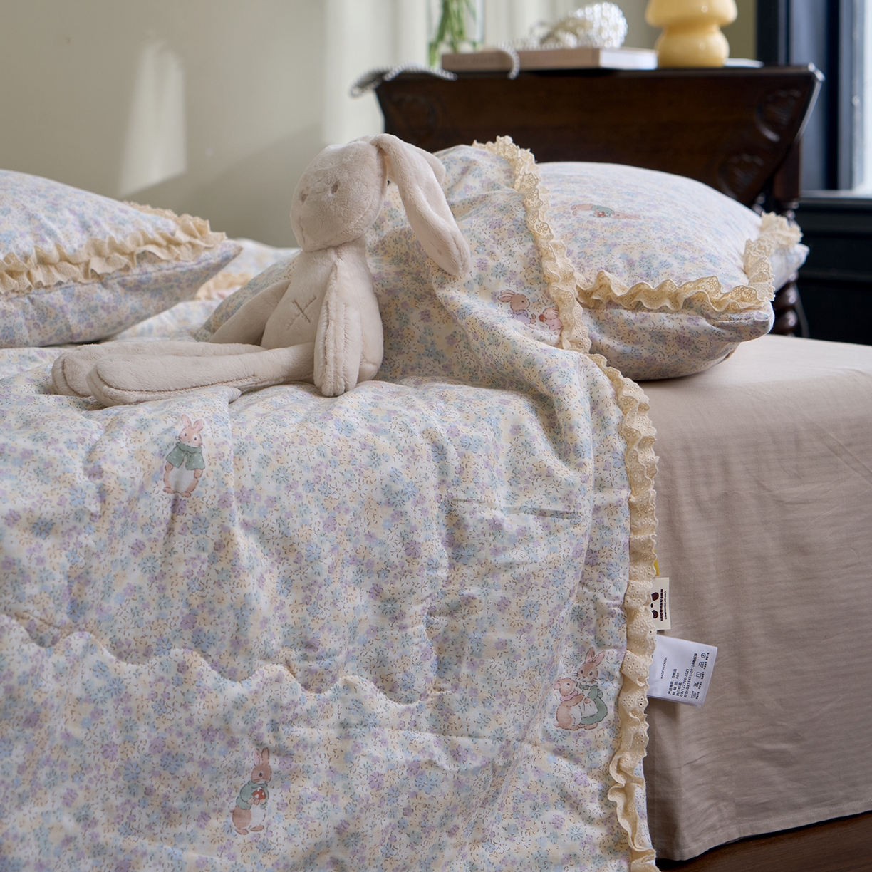 91家纺网 家纺一手货源 找家纺 洋铭区（原狠狠爱） 2026新款双层纱皱皱花边夏被夏凉被空调被三件套 香甜紫兔