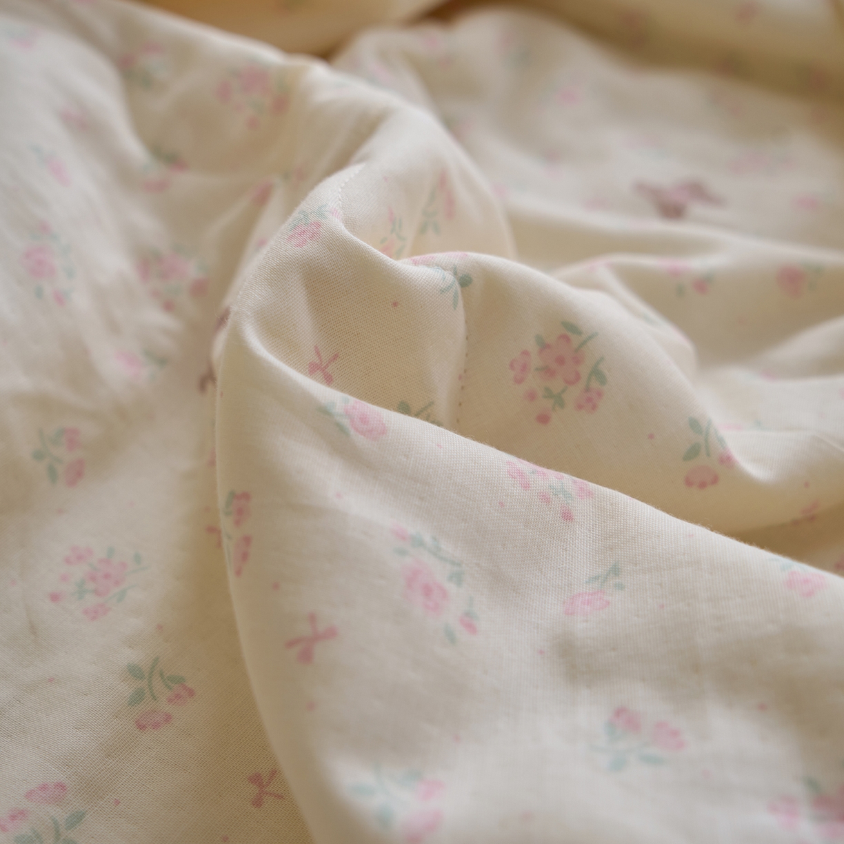 91家纺网 家纺一手货源 找家纺 洋铭区（原狠狠爱） 2026新款双层纱皱皱花边夏被夏凉被空调被三件套 小熊花园