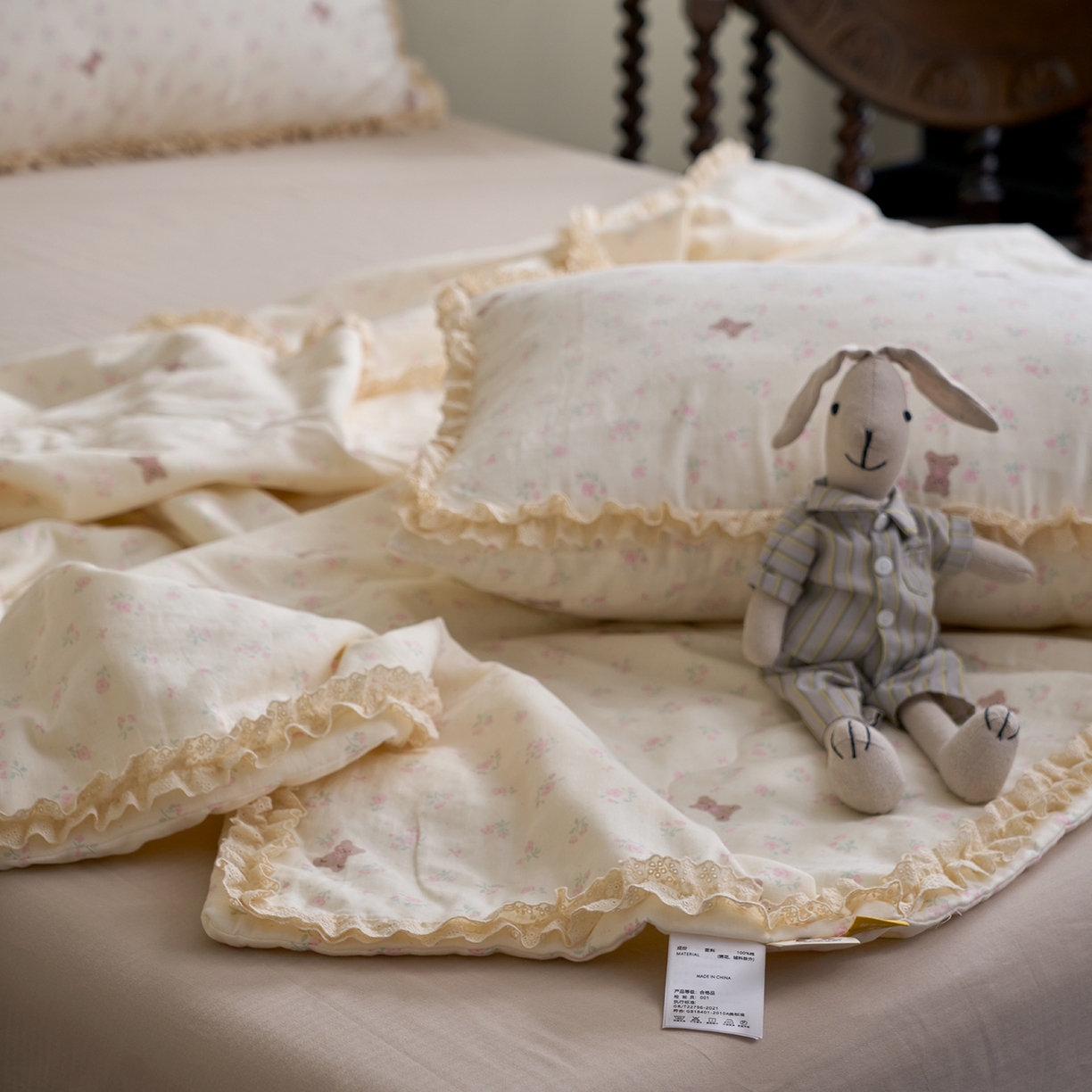 91家纺网 家纺一手货源 找家纺 洋铭区（原狠狠爱） 2026新款双层纱皱皱花边夏被夏凉被空调被三件套 小熊花园