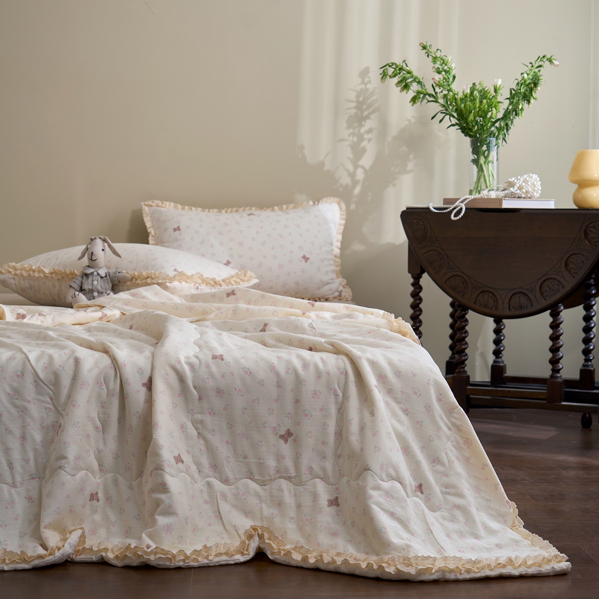 91家纺网 家纺一手货源 找家纺 洋铭区（原狠狠爱） 2026新款双层纱皱皱花边夏被夏凉被空调被三件套 小熊花园