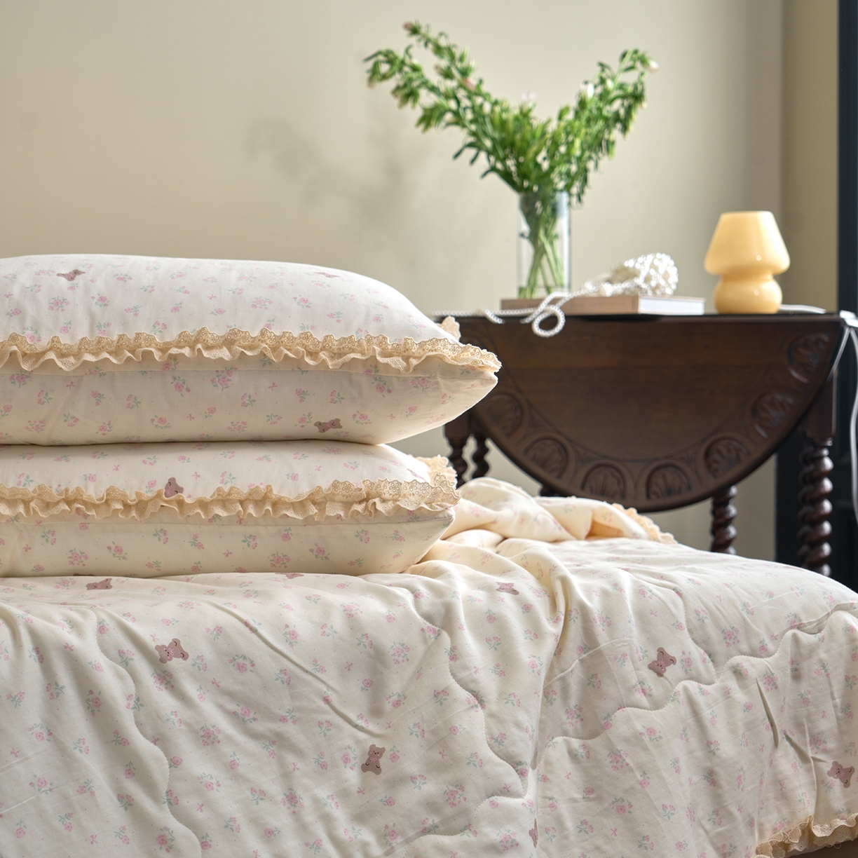 91家纺网 家纺一手货源 找家纺 洋铭区（原狠狠爱） 2026新款双层纱皱皱花边夏被夏凉被空调被三件套 小熊花园