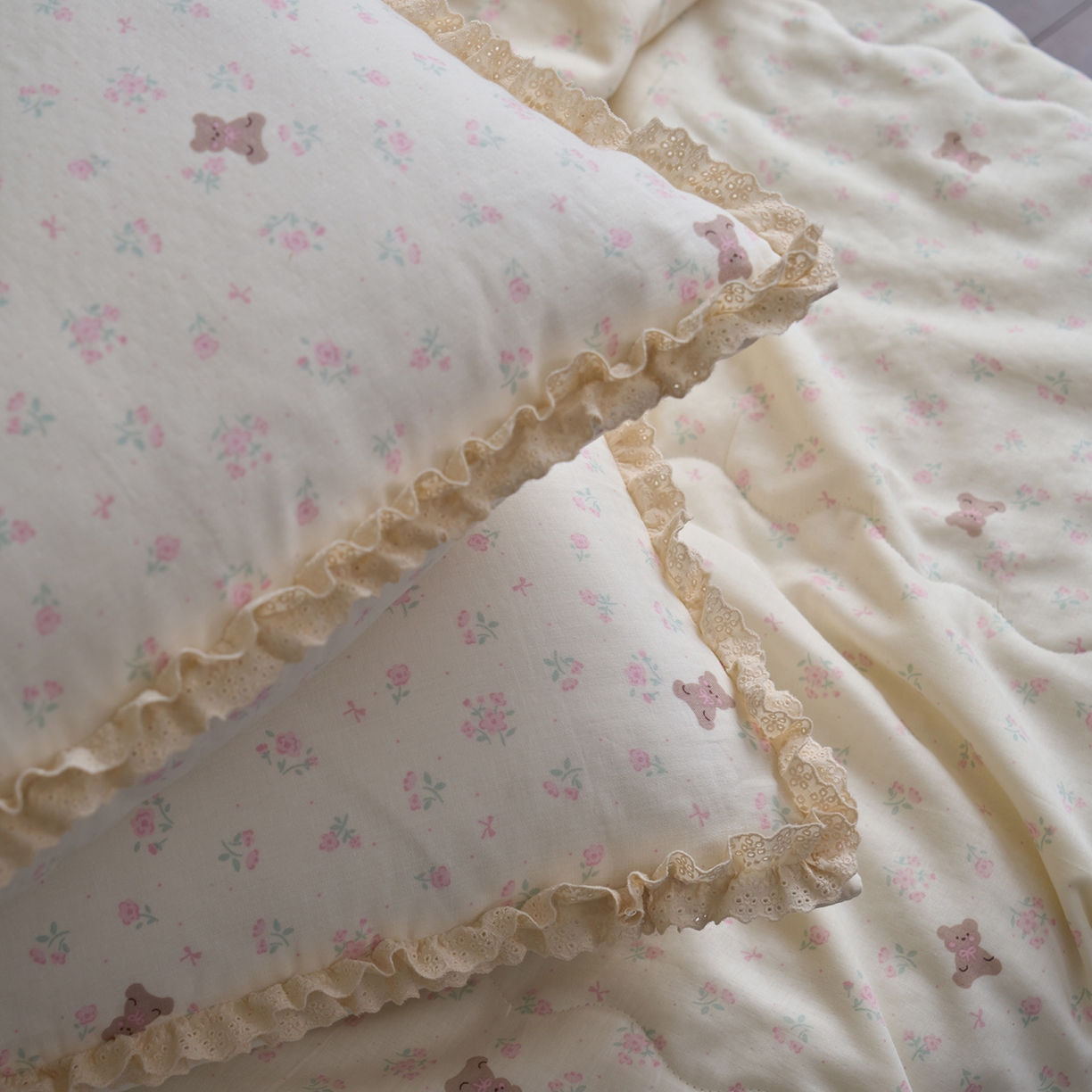 91家纺网 家纺一手货源 找家纺 洋铭区（原狠狠爱） 2026新款双层纱皱皱花边夏被夏凉被空调被三件套 小熊花园